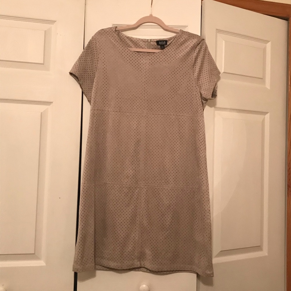 NWOT Women's Faux Suade Drwss